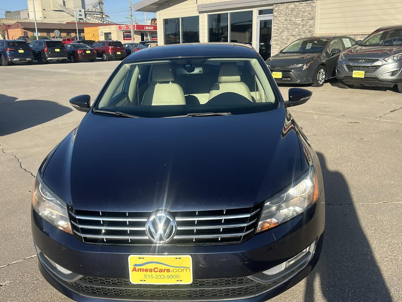 Volkswagen Passat 4dr Sdn 2.0L TDI DSG SE w/Sunroof 2012