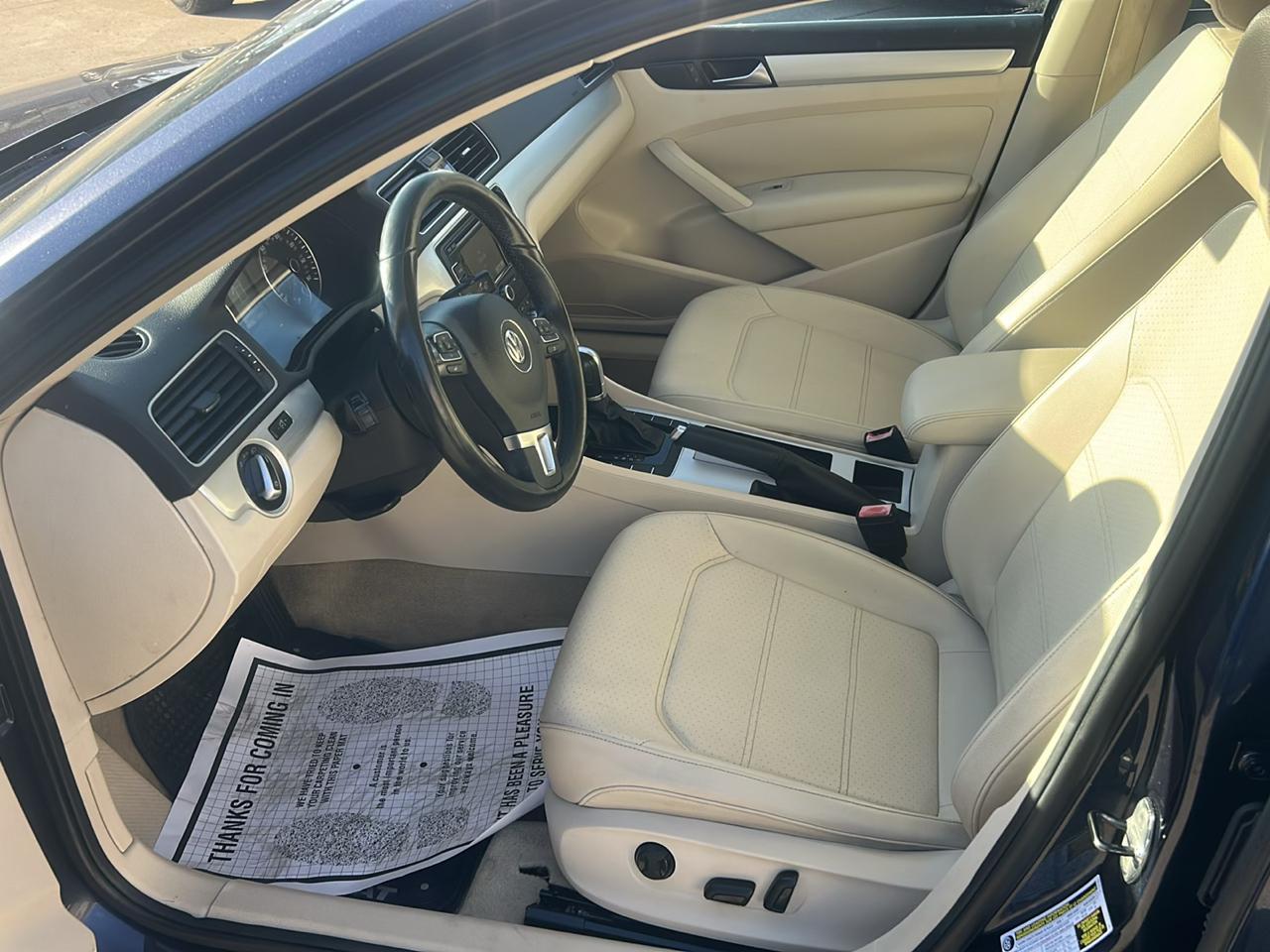 Volkswagen Passat 4dr Sdn 2.0L TDI DSG SE w/Sunroof 2012