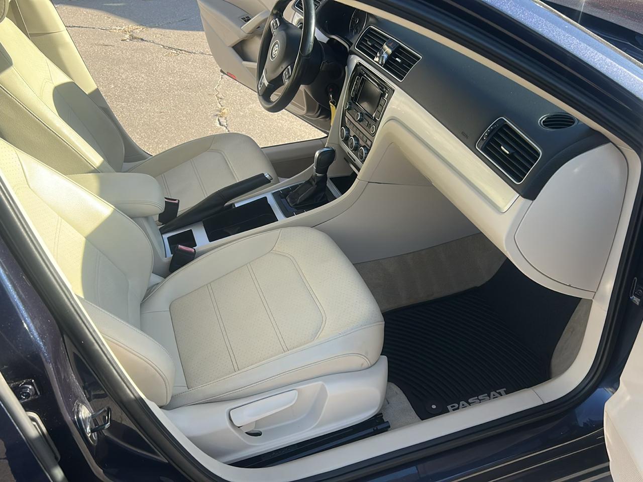 Volkswagen Passat 4dr Sdn 2.0L TDI DSG SE w/Sunroof 2012