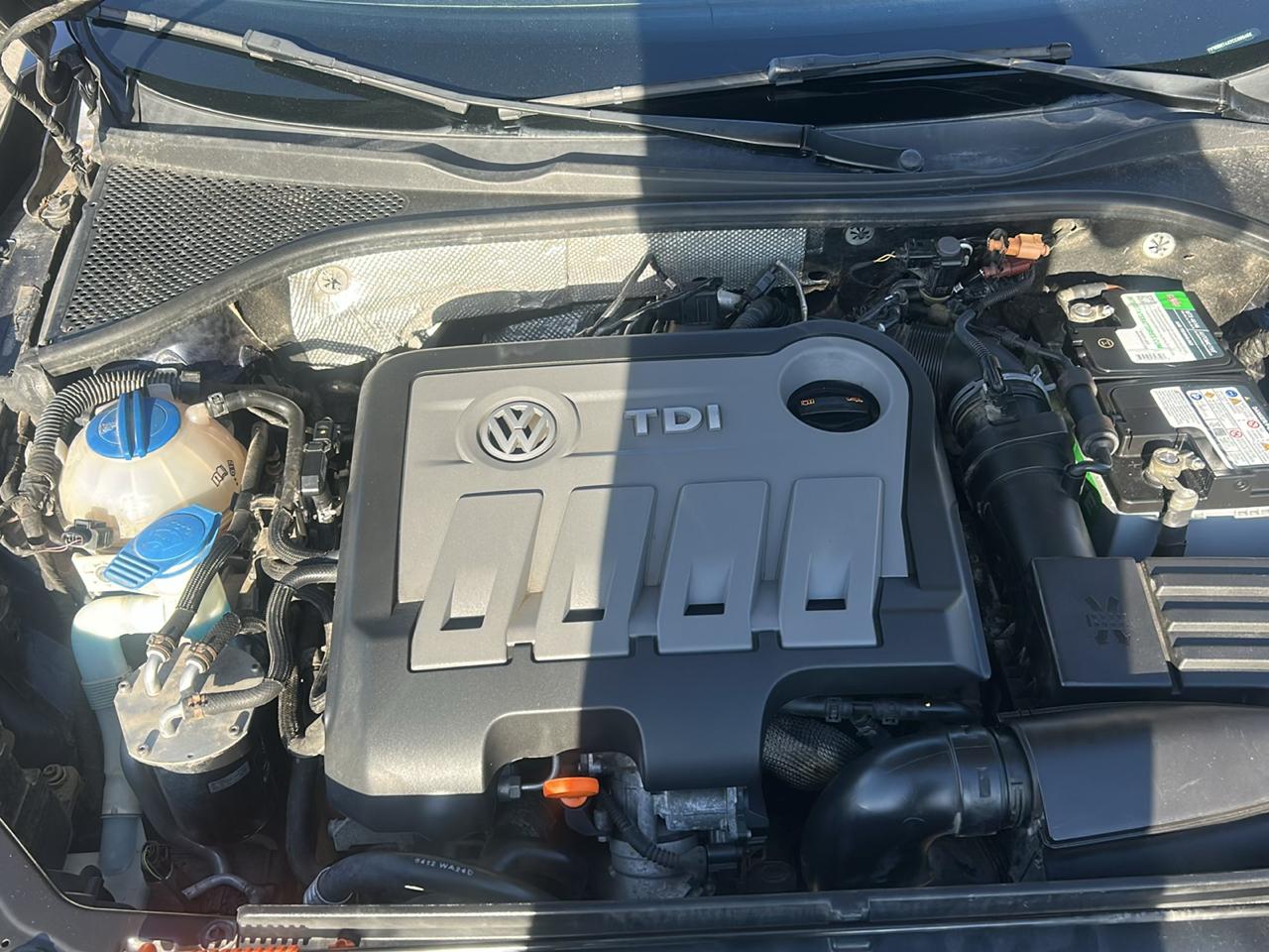 Volkswagen Passat 4dr Sdn 2.0L TDI DSG SE w/Sunroof 2012