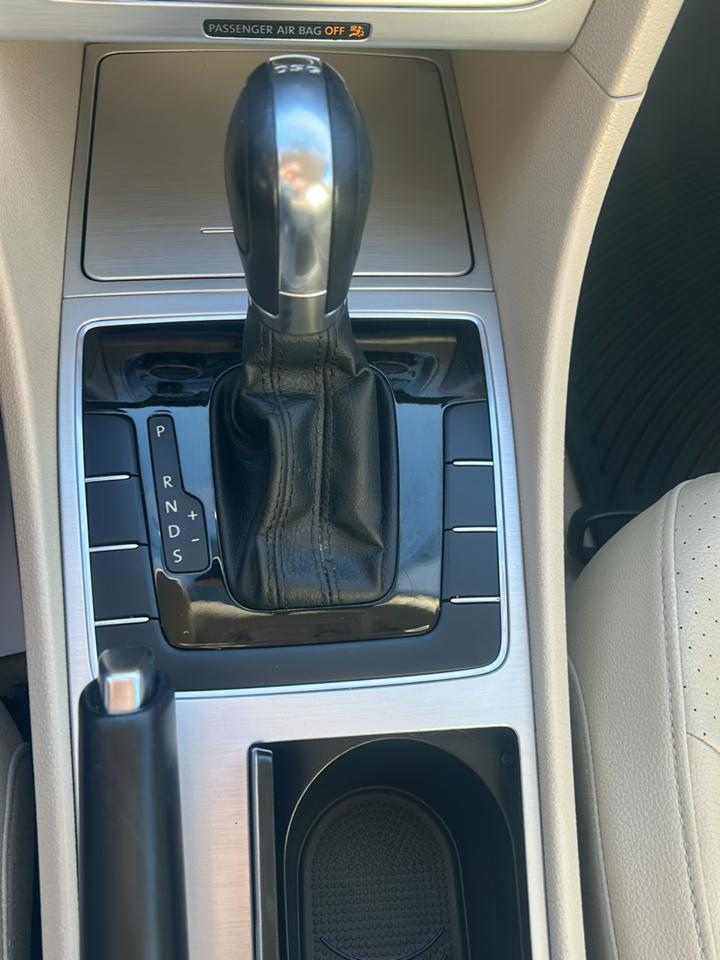 Volkswagen Passat 4dr Sdn 2.0L TDI DSG SE w/Sunroof 2012
