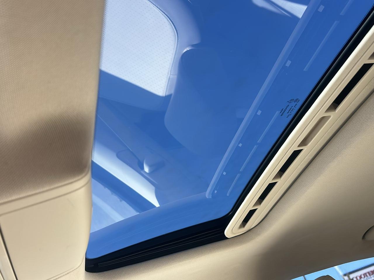 Volkswagen Passat 4dr Sdn 2.0L TDI DSG SE w/Sunroof 2012