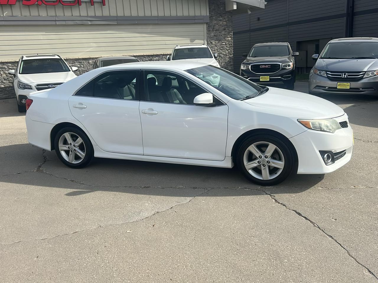 Toyota Camry 4dr Sdn I4 Auto XLE (Natl) 2013