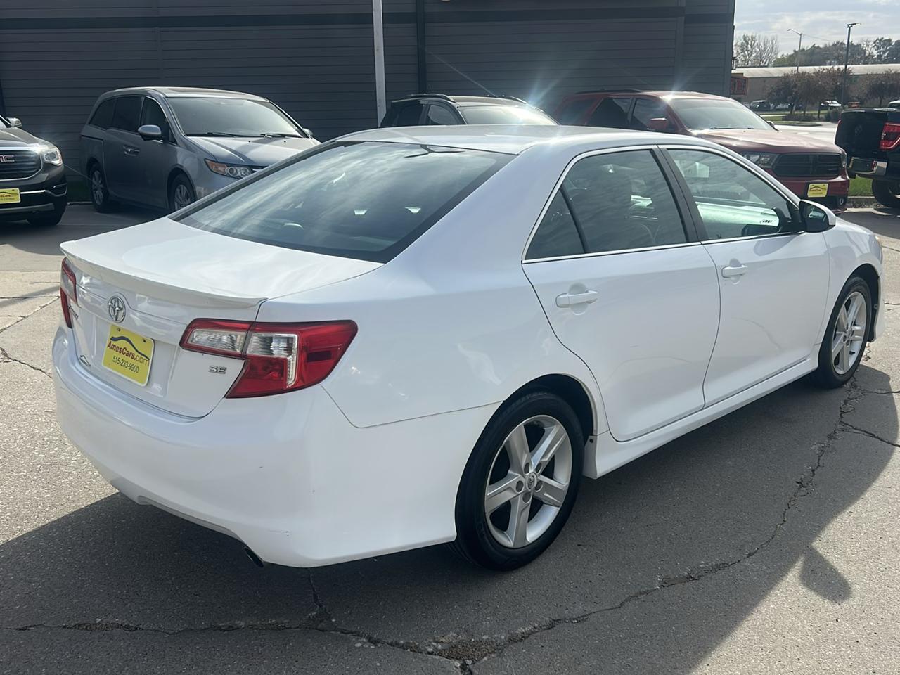 Toyota Camry 4dr Sdn I4 Auto XLE (Natl) 2013