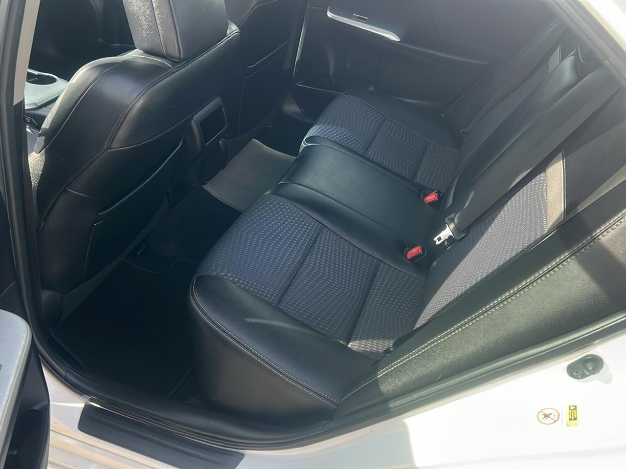 Toyota Camry 4dr Sdn I4 Auto XLE (Natl) 2013