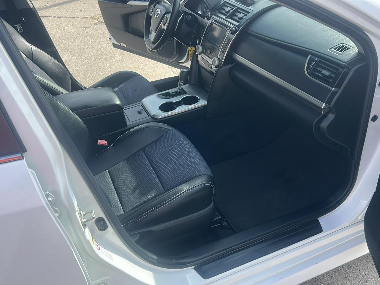 Toyota Camry 4dr Sdn I4 Auto XLE (Natl) 2013