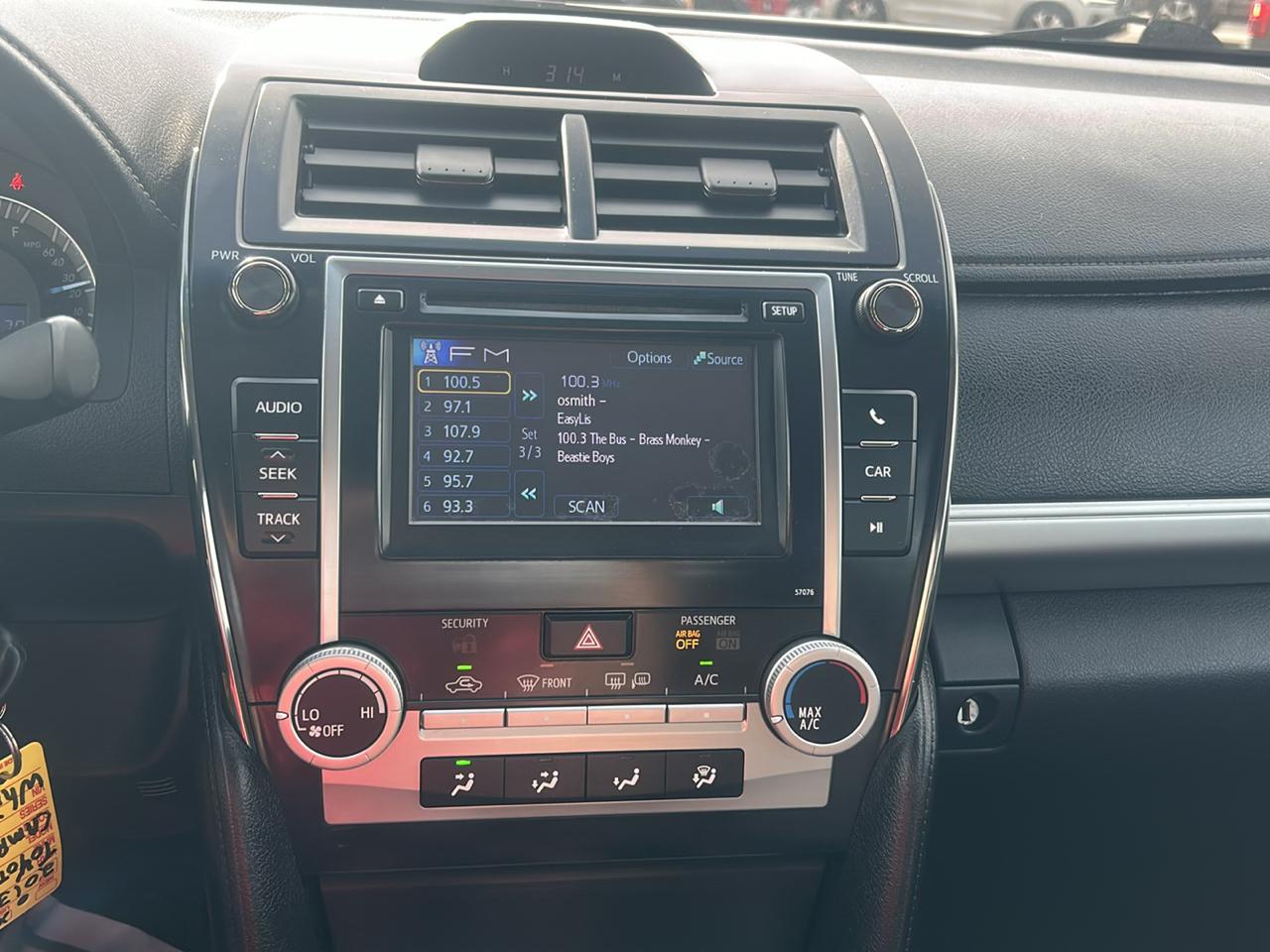 Toyota Camry 4dr Sdn I4 Auto XLE (Natl) 2013