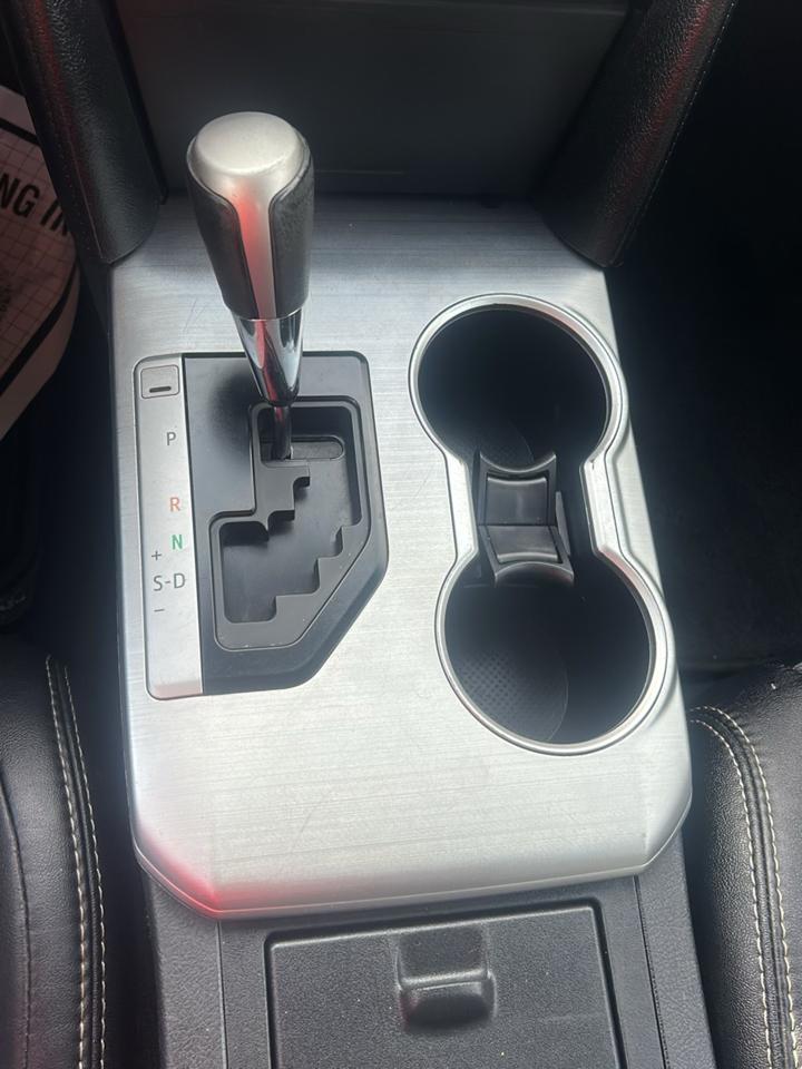 Toyota Camry 4dr Sdn I4 Auto XLE (Natl) 2013