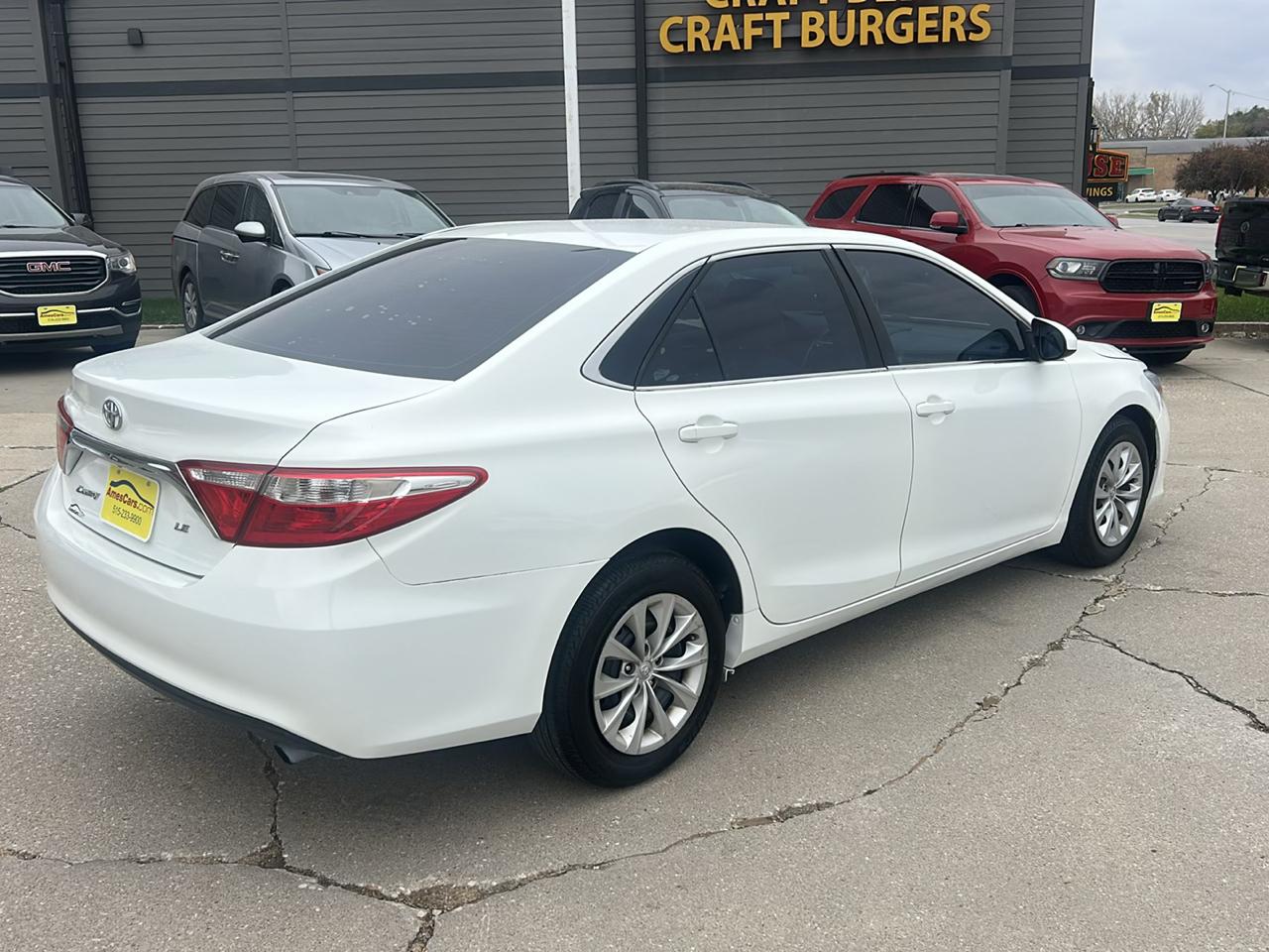 Toyota Camry 4dr Sdn I4 Auto XLE (Natl) 2015