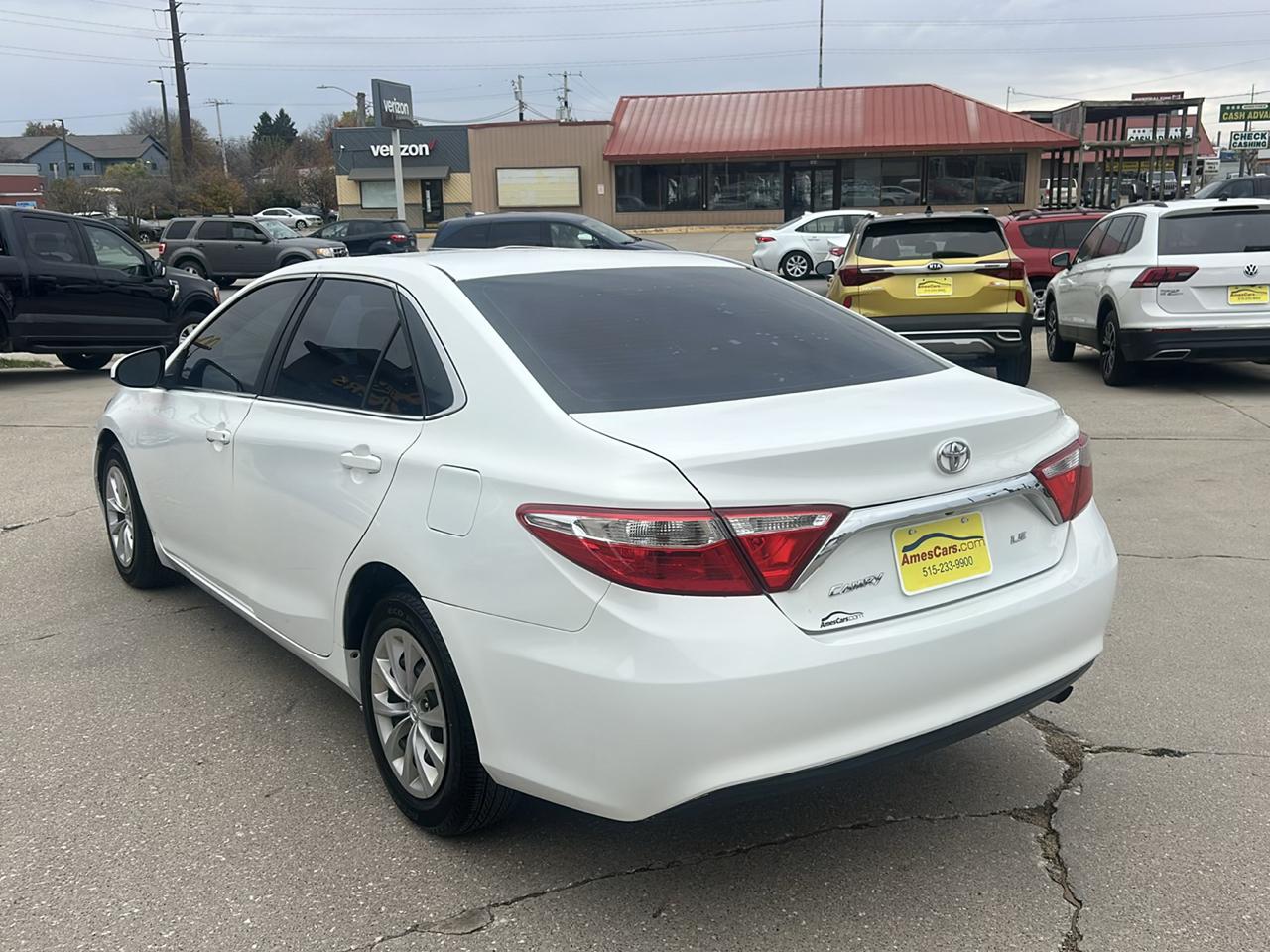 Toyota Camry 4dr Sdn I4 Auto XLE (Natl) 2015