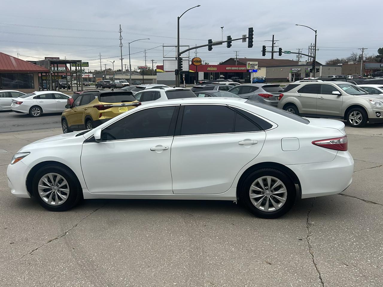 Toyota Camry 4dr Sdn I4 Auto XLE (Natl) 2015