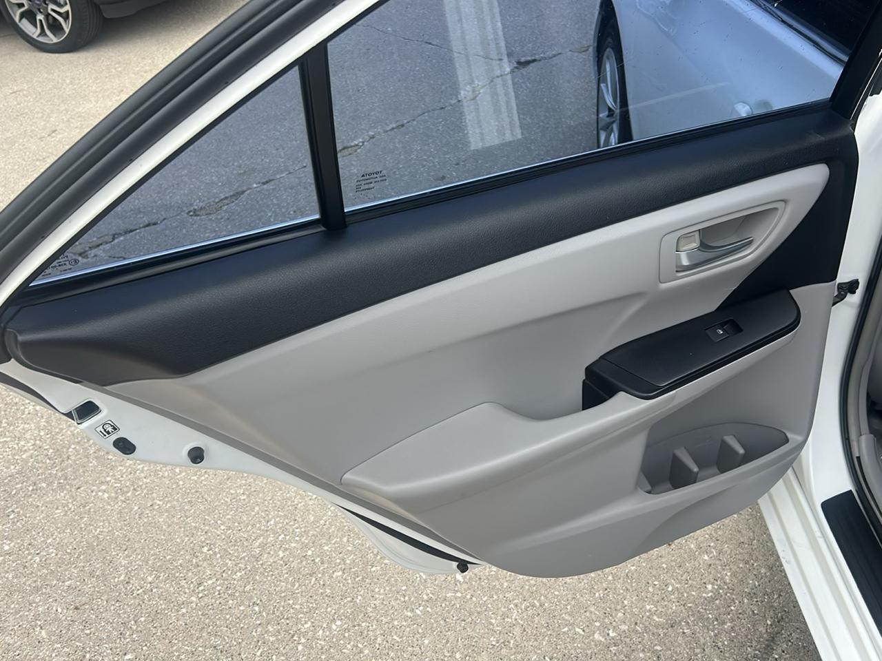 Toyota Camry 4dr Sdn I4 Auto XLE (Natl) 2015