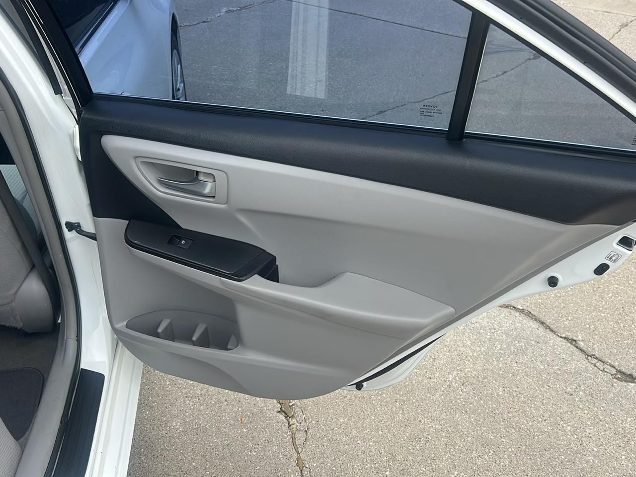 Toyota Camry 4dr Sdn I4 Auto XLE (Natl) 2015