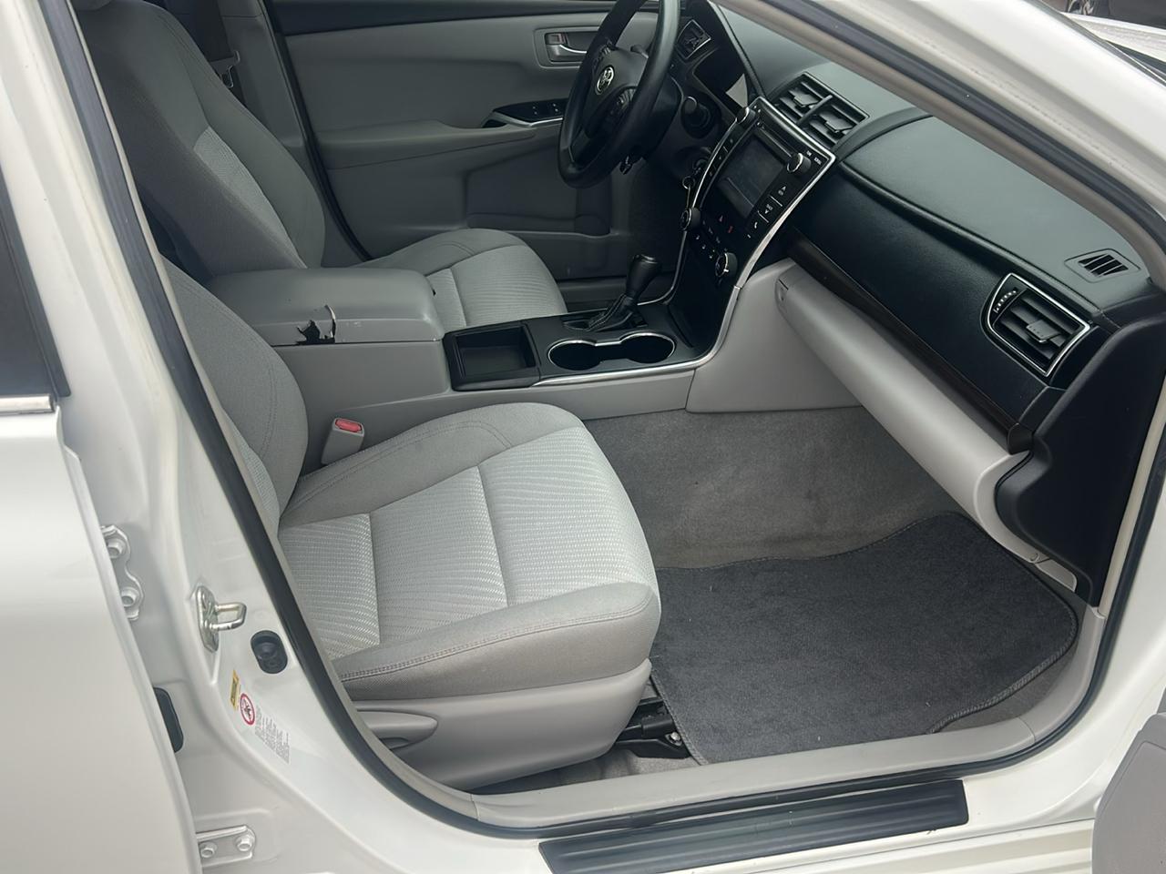 Toyota Camry 4dr Sdn I4 Auto XLE (Natl) 2015