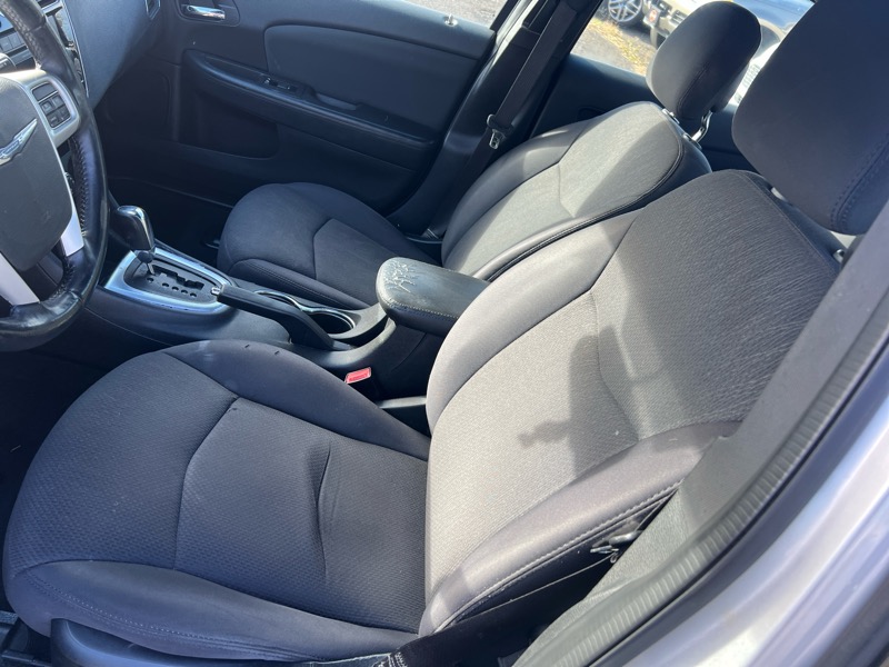 Chrysler 200 Touring 2012