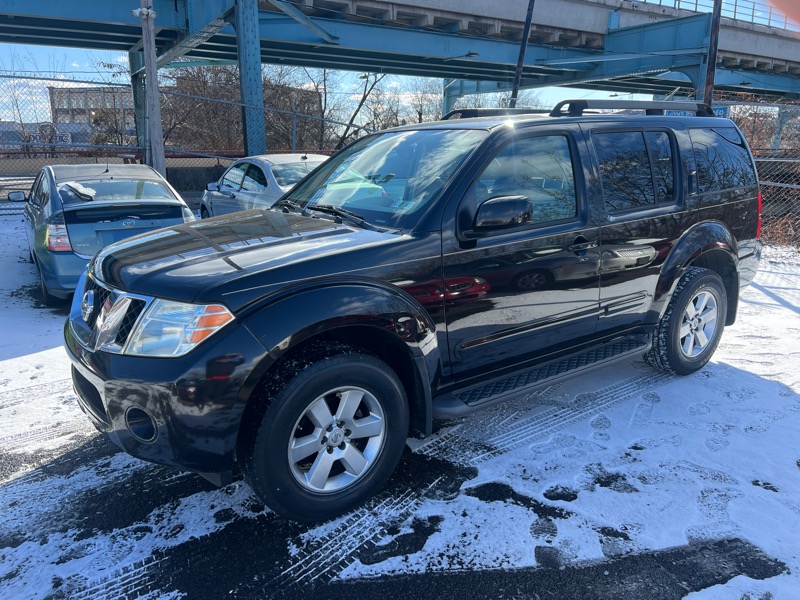 Nissan Pathfinder LE 4WD 2011