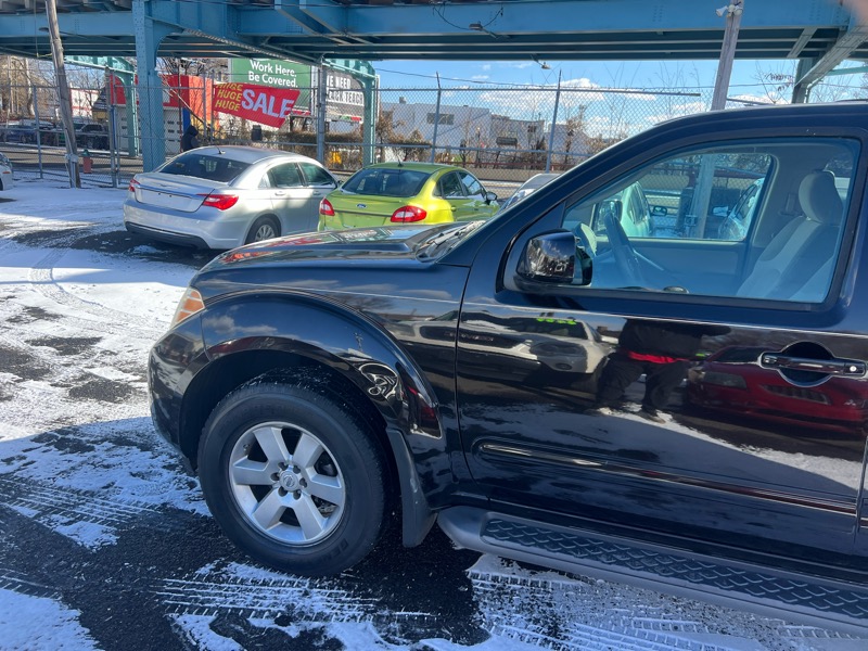 Nissan Pathfinder LE 4WD 2011