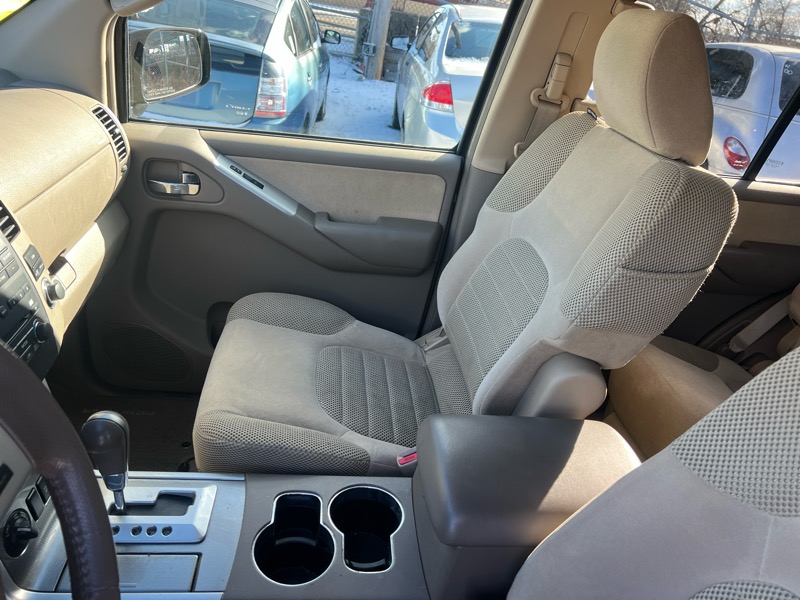 Nissan Pathfinder LE 4WD 2011