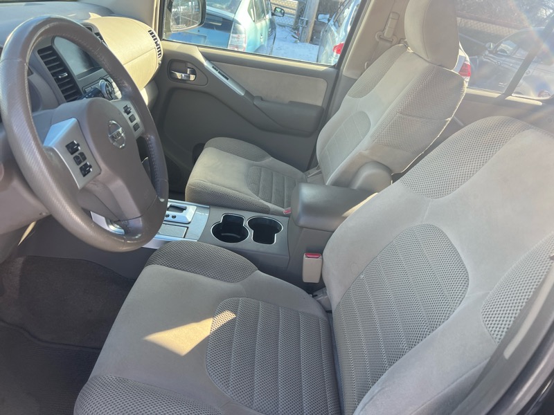 Nissan Pathfinder LE 4WD 2011