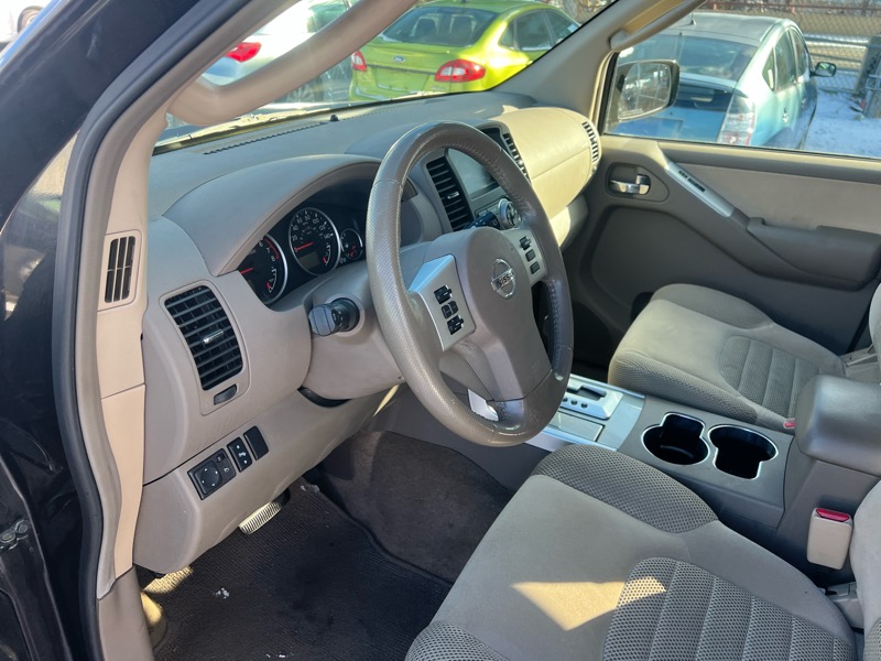 Nissan Pathfinder LE 4WD 2011