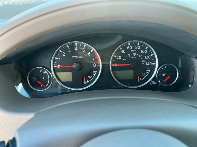 Nissan Pathfinder LE 4WD 2011