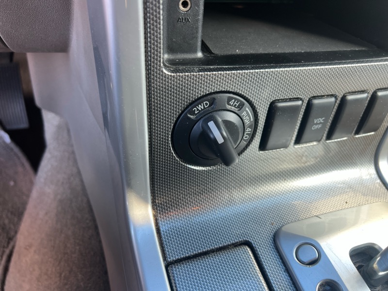 Nissan Pathfinder LE 4WD 2011