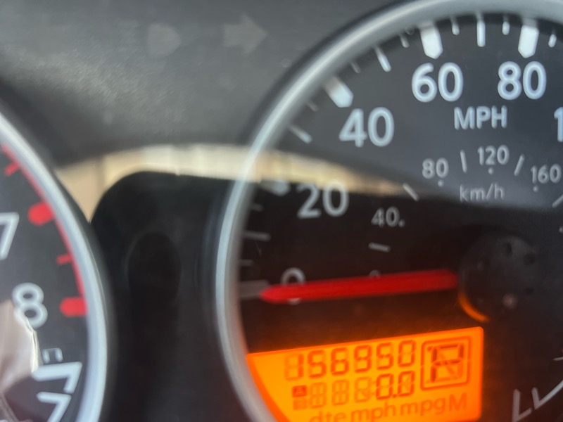 Nissan Pathfinder LE 4WD 2011