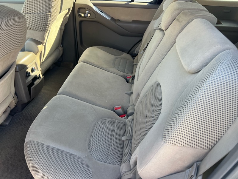 Nissan Pathfinder LE 4WD 2011