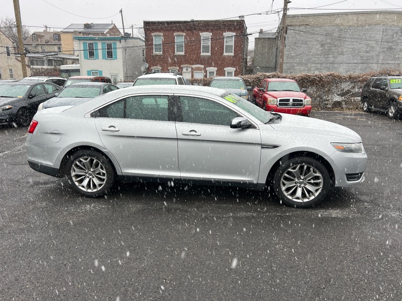 Ford Taurus Limited FWD 2014