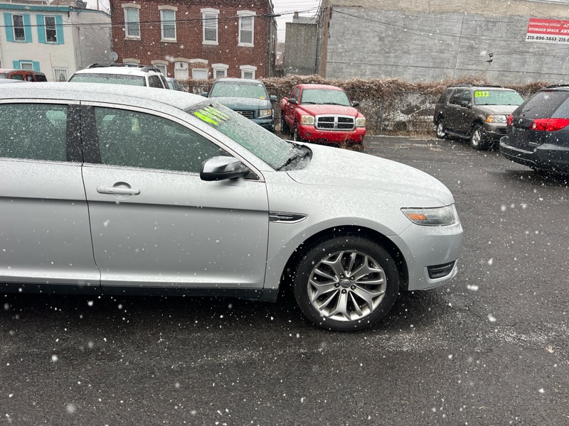 Ford Taurus Limited FWD 2014