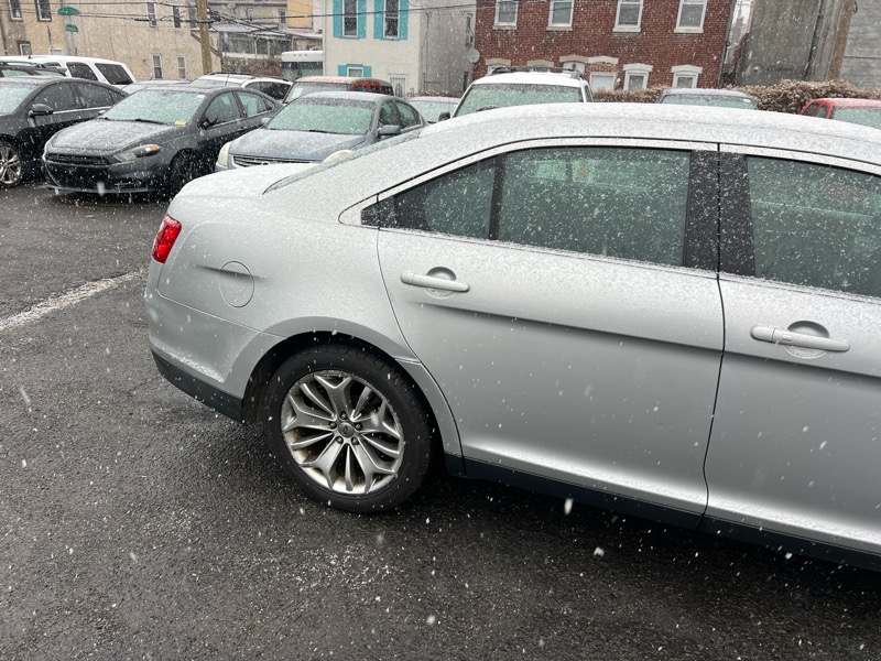 Ford Taurus Limited FWD 2014