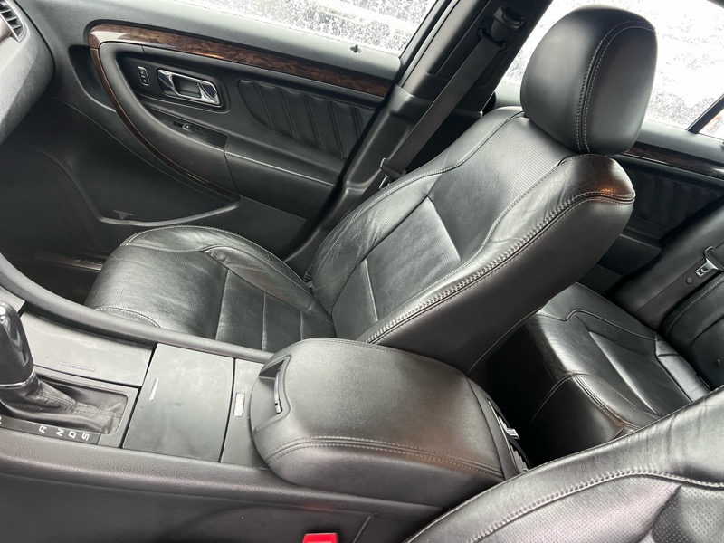 Ford Taurus Limited FWD 2014