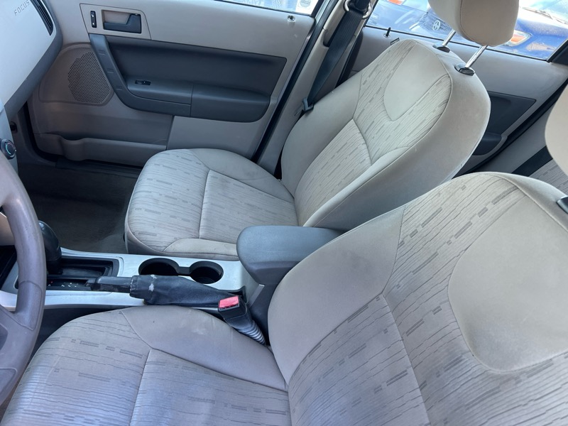 Ford Focus SE Sedan 2008