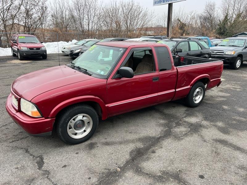 GMC Sonoma SL Ext. Cab Short Bed 2WD 2001