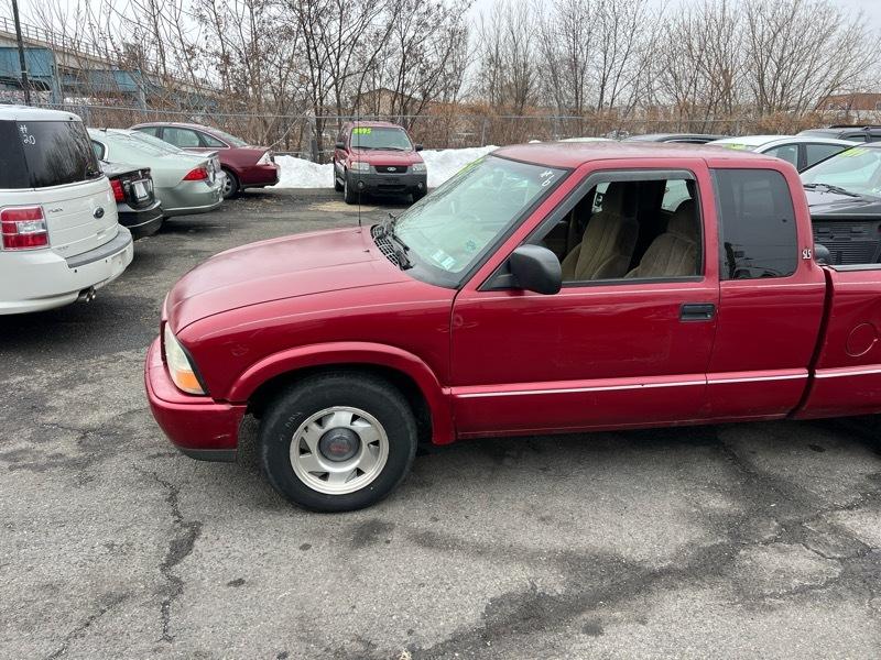 GMC Sonoma SL Ext. Cab Short Bed 2WD 2001