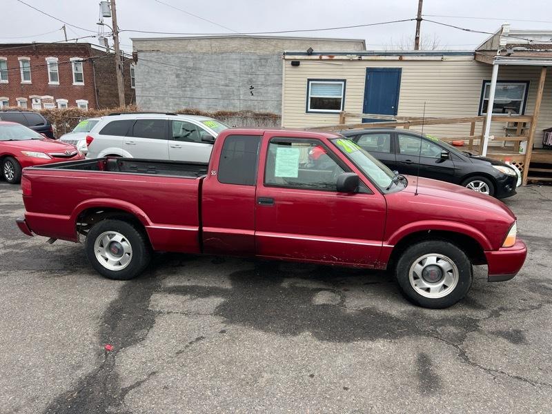 GMC Sonoma SL Ext. Cab Short Bed 2WD 2001