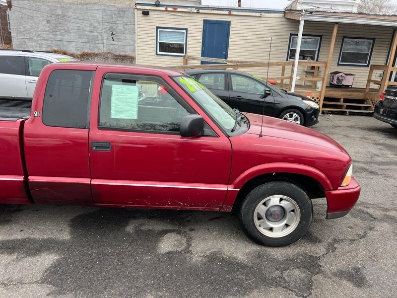 GMC Sonoma SL Ext. Cab Short Bed 2WD 2001