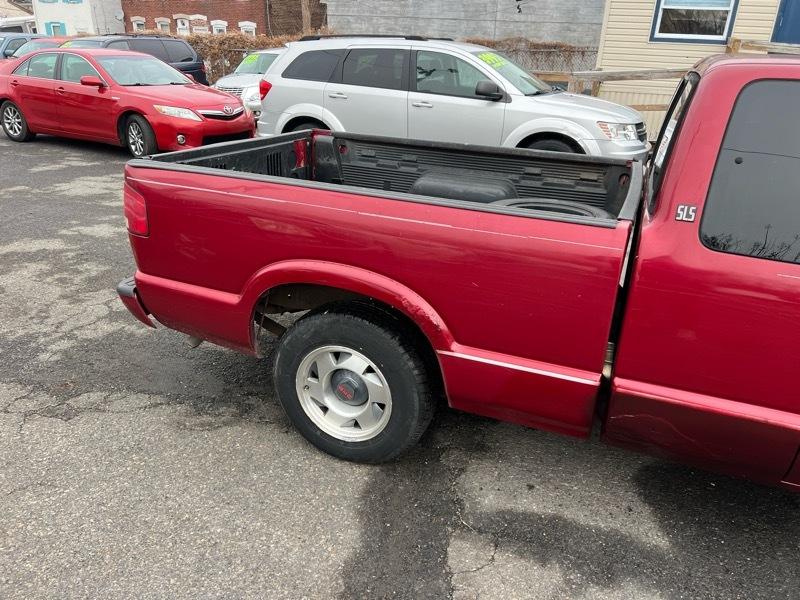 GMC Sonoma SL Ext. Cab Short Bed 2WD 2001