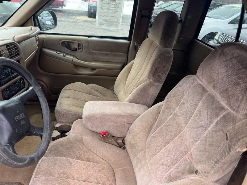 GMC Sonoma SL Ext. Cab Short Bed 2WD 2001