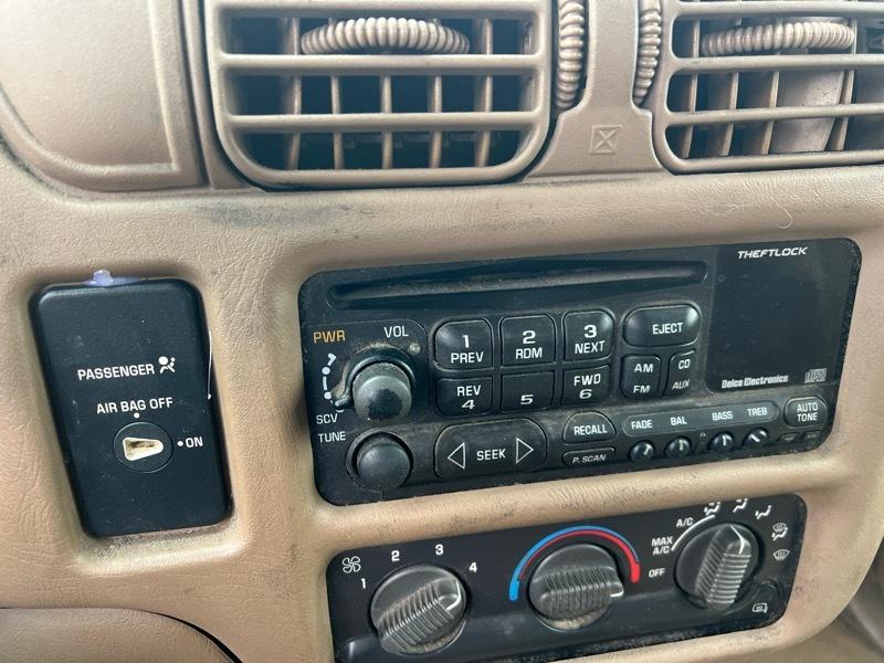 GMC Sonoma SL Ext. Cab Short Bed 2WD 2001