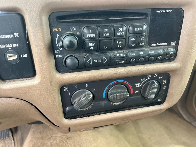GMC Sonoma SL Ext. Cab Short Bed 2WD 2001
