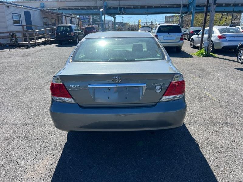 Toyota Camry LE 2005