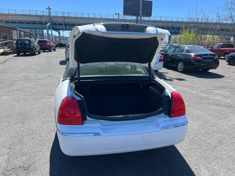 Lincoln Town Car Signature Limited 2009