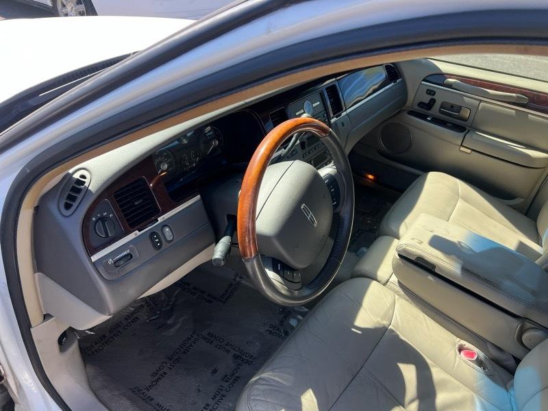 Lincoln Town Car Signature Limited 2009