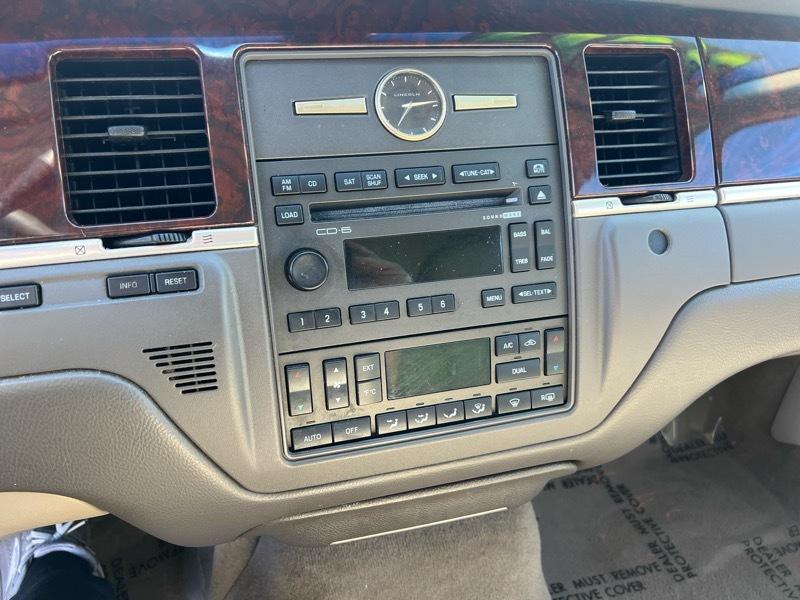 Lincoln Town Car Signature Limited 2009