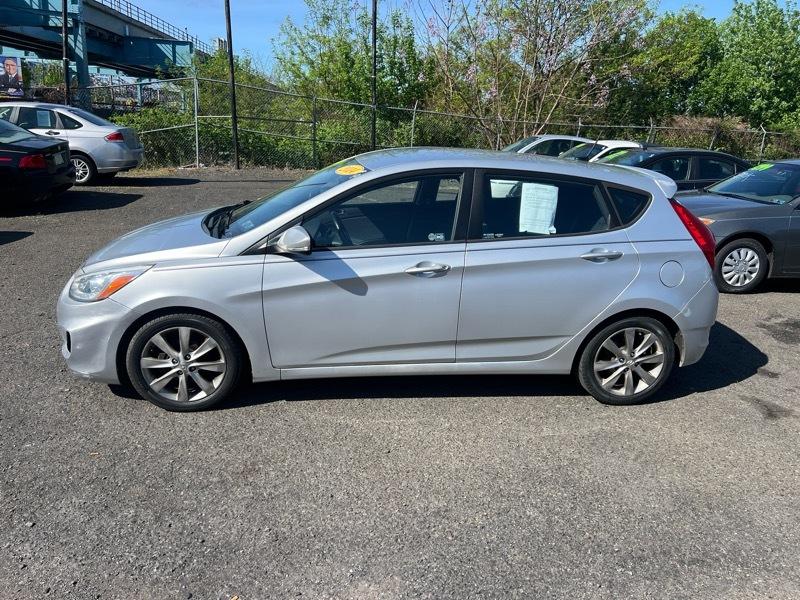 Hyundai Accent SE 5-Door 2014