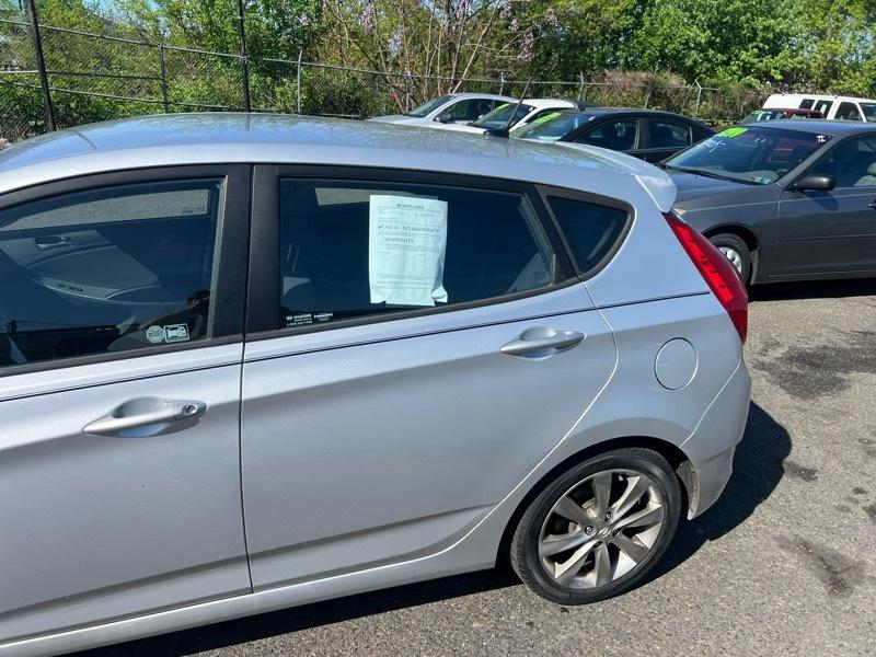 Hyundai Accent SE 5-Door 2014