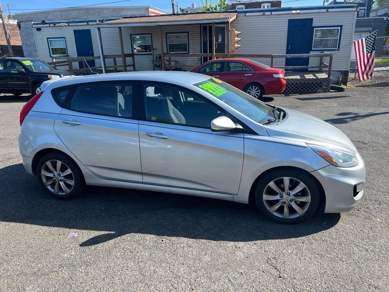 Hyundai Accent SE 5-Door 2014