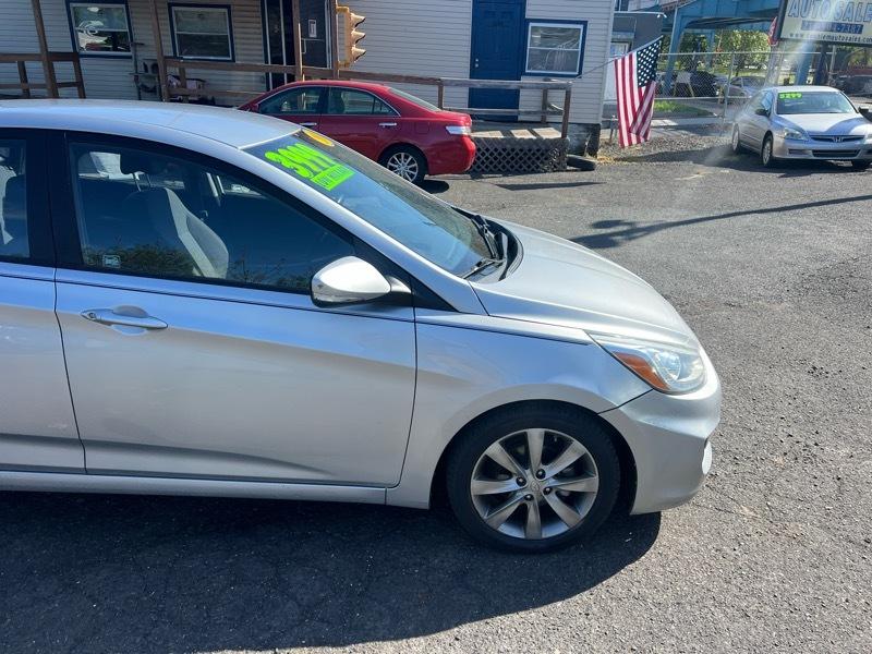 Hyundai Accent SE 5-Door 2014