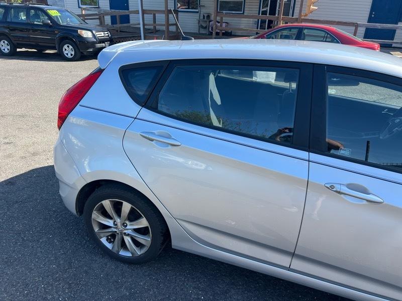 Hyundai Accent SE 5-Door 2014